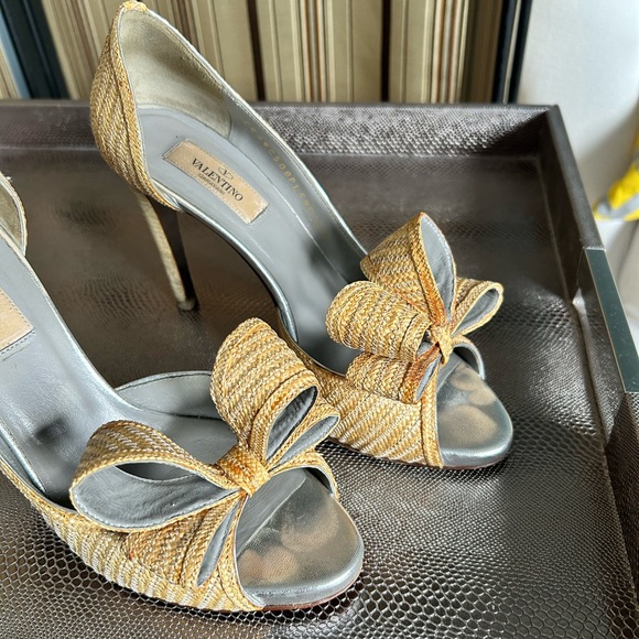 Valentino Size 7.5 Raffia heels - Picture 6 of 15